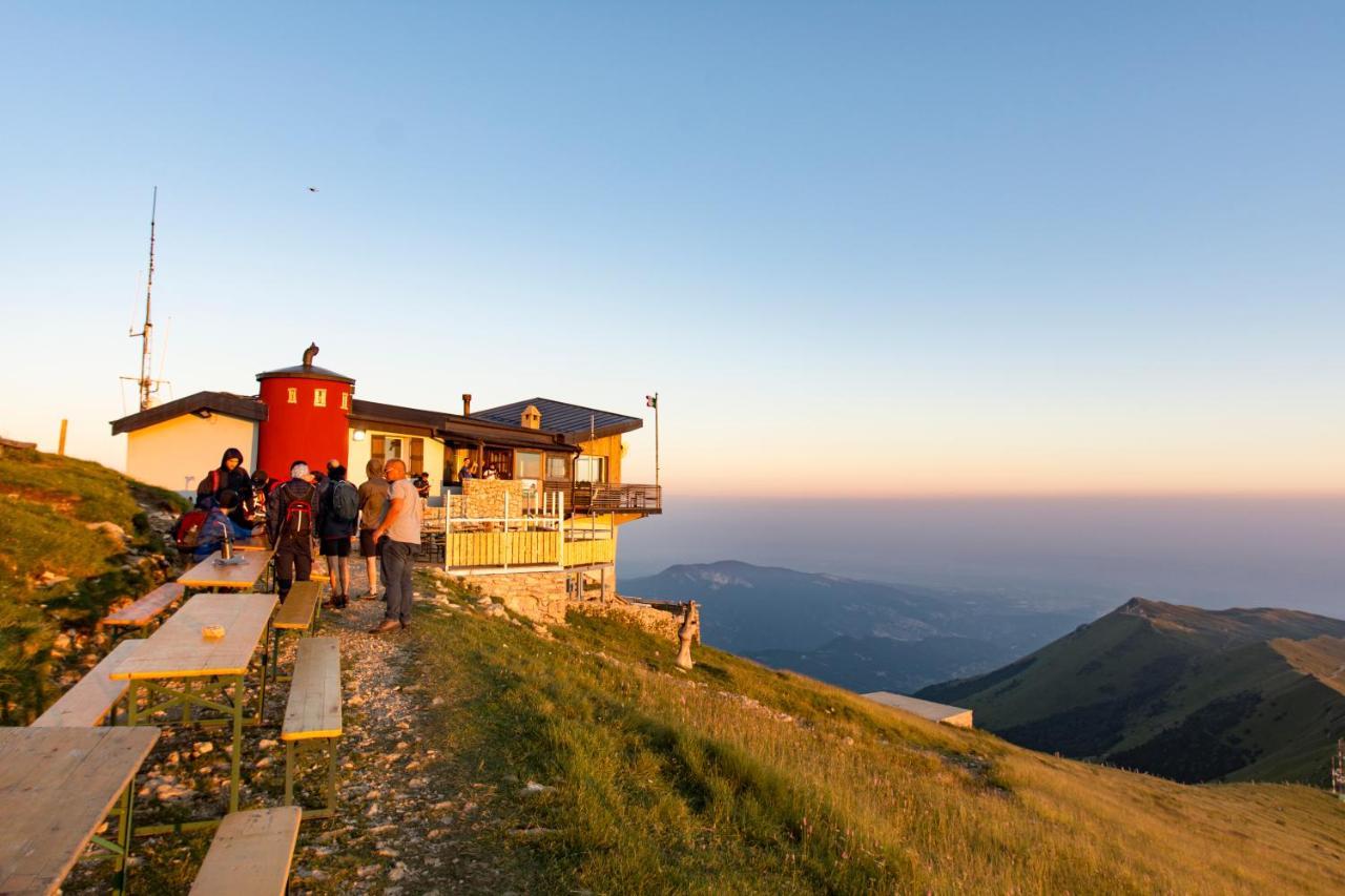 Готель Rifugio Chierego - 1911M Бренцоне-суль-Гарда Екстер'єр фото